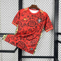 Maillot Portugal concept 2024-25 de Le 12 -ème Maillot, jersey de football avec design moderne et couleurs nationales, vue frontale.