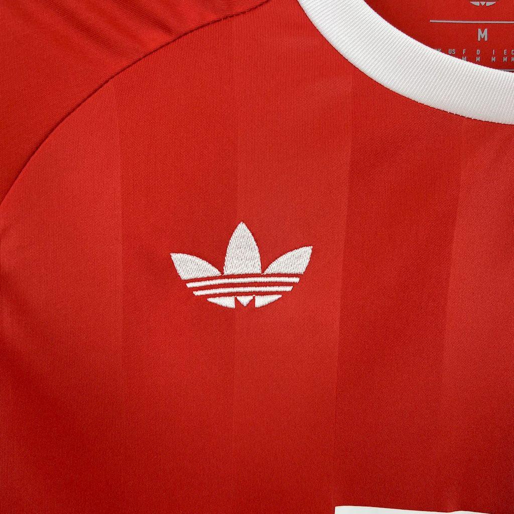 Maillot de gardien Bayern Munich 2025-26 Le 12-ème Maillot, maillot de football avec logo et détails en bleu et blanc.