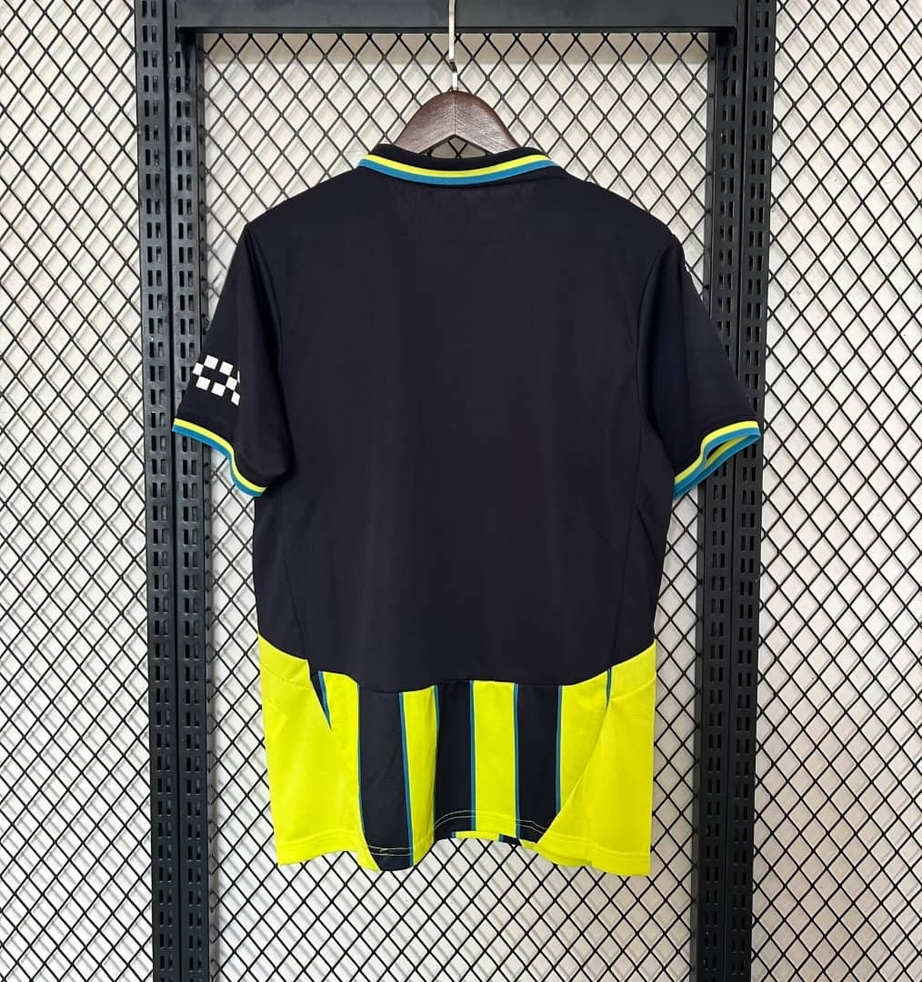Maillot jaune Manchester City 24/25 Le 12 -ème Maillot, maillot de football avec logo et détails colorés.