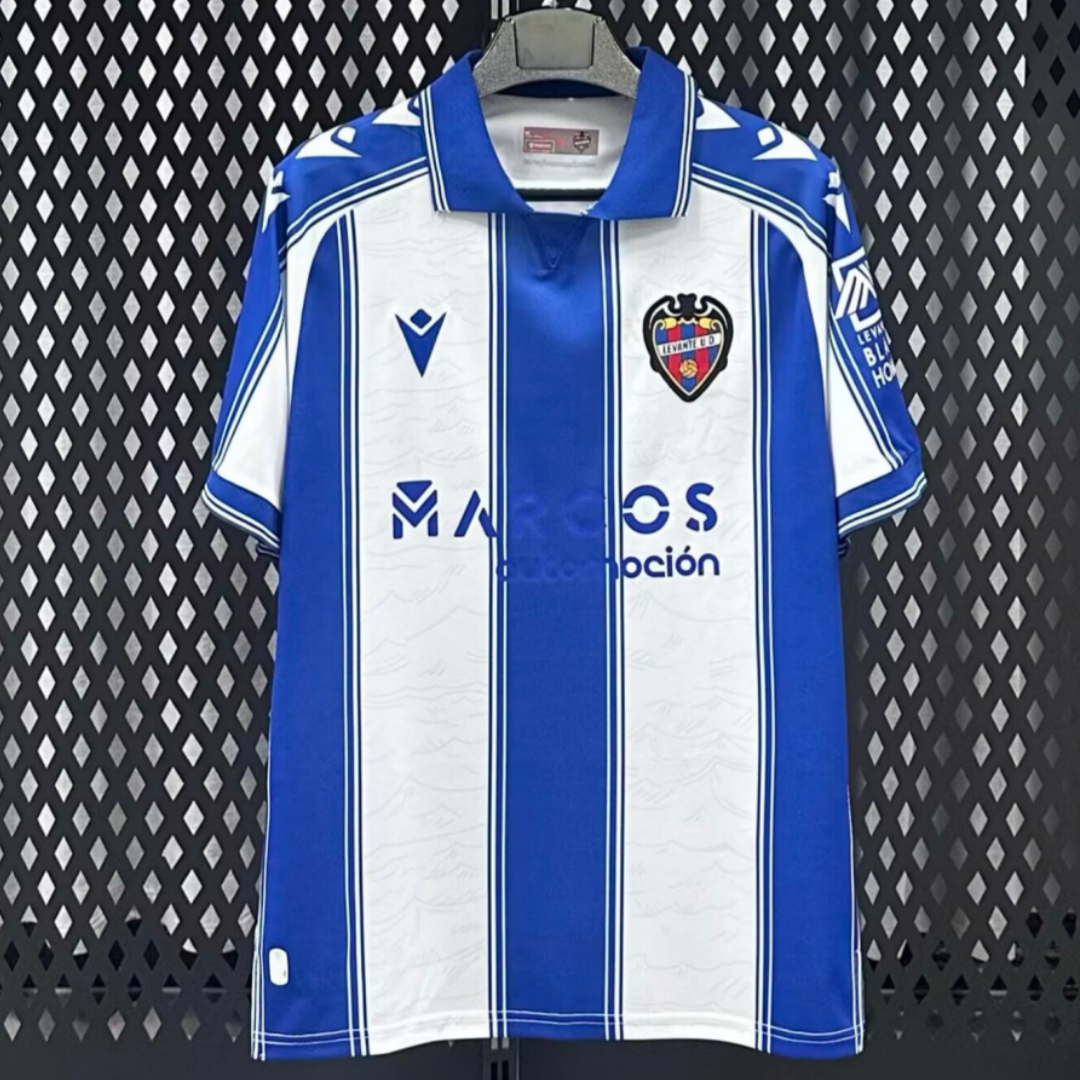 Maillot de football extérieur Levante 25/26 de la marque Le 12 -ème Maillot, vue de face avec motifs colorés.