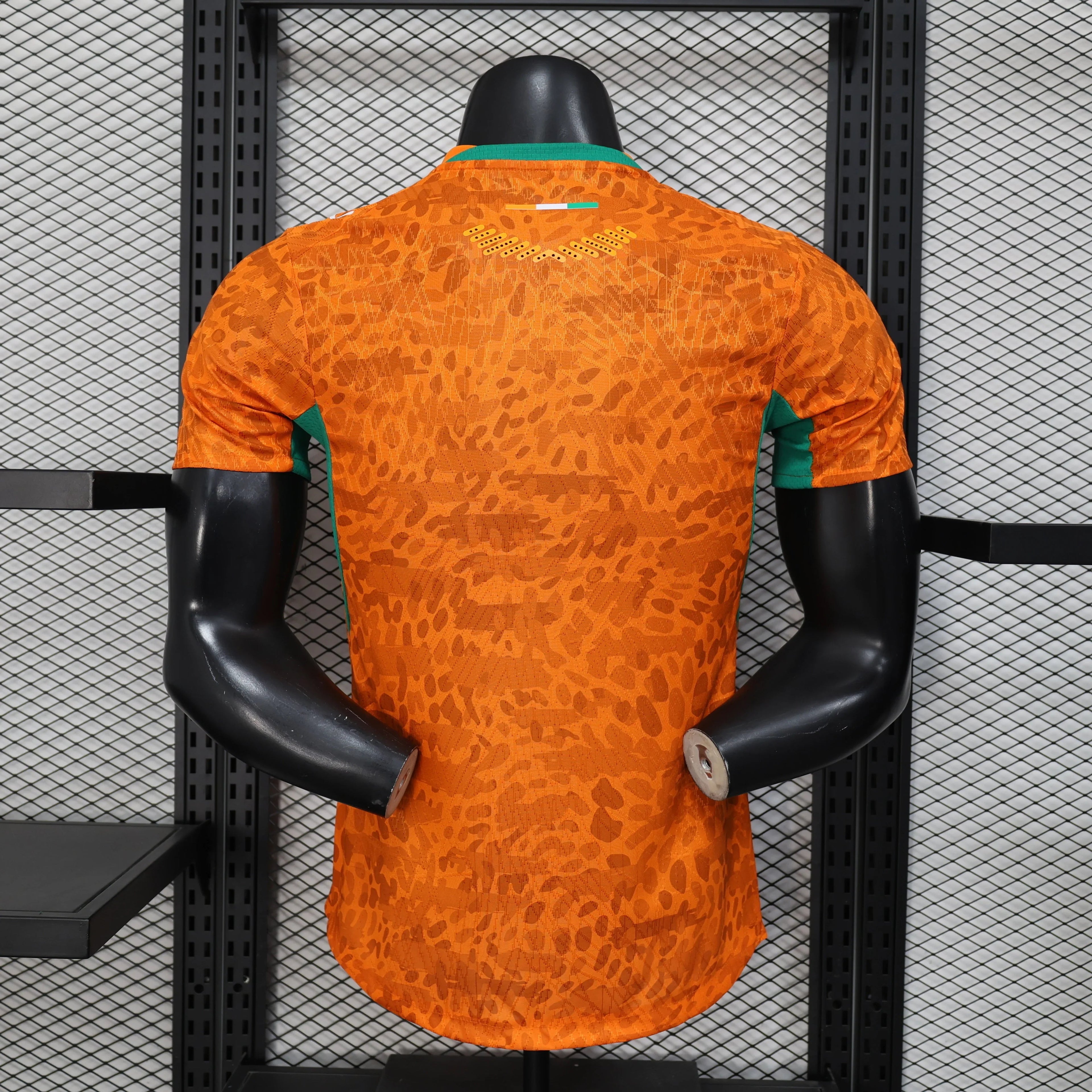 Maillot Côte d'Ivoire Coupe du Monde 2026 Le 12 -ème Maillot, devant avec logo et détails en bleu et orange