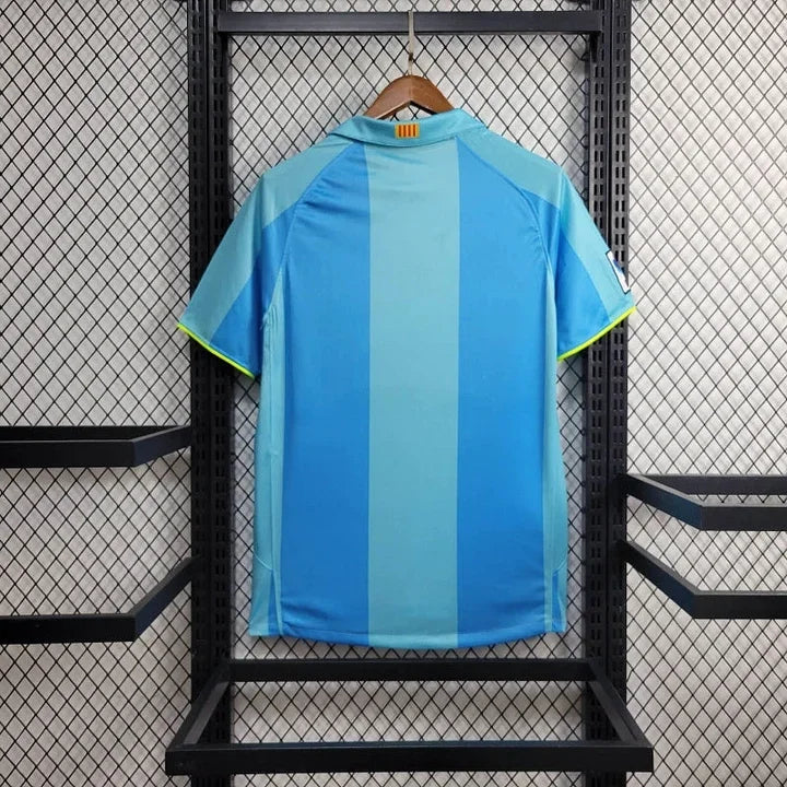 Maillot rétro FC Barcelone 2007-2008 Le 12-ème Maillot, maillot de football bleu et grenat avec logo catalan visible.