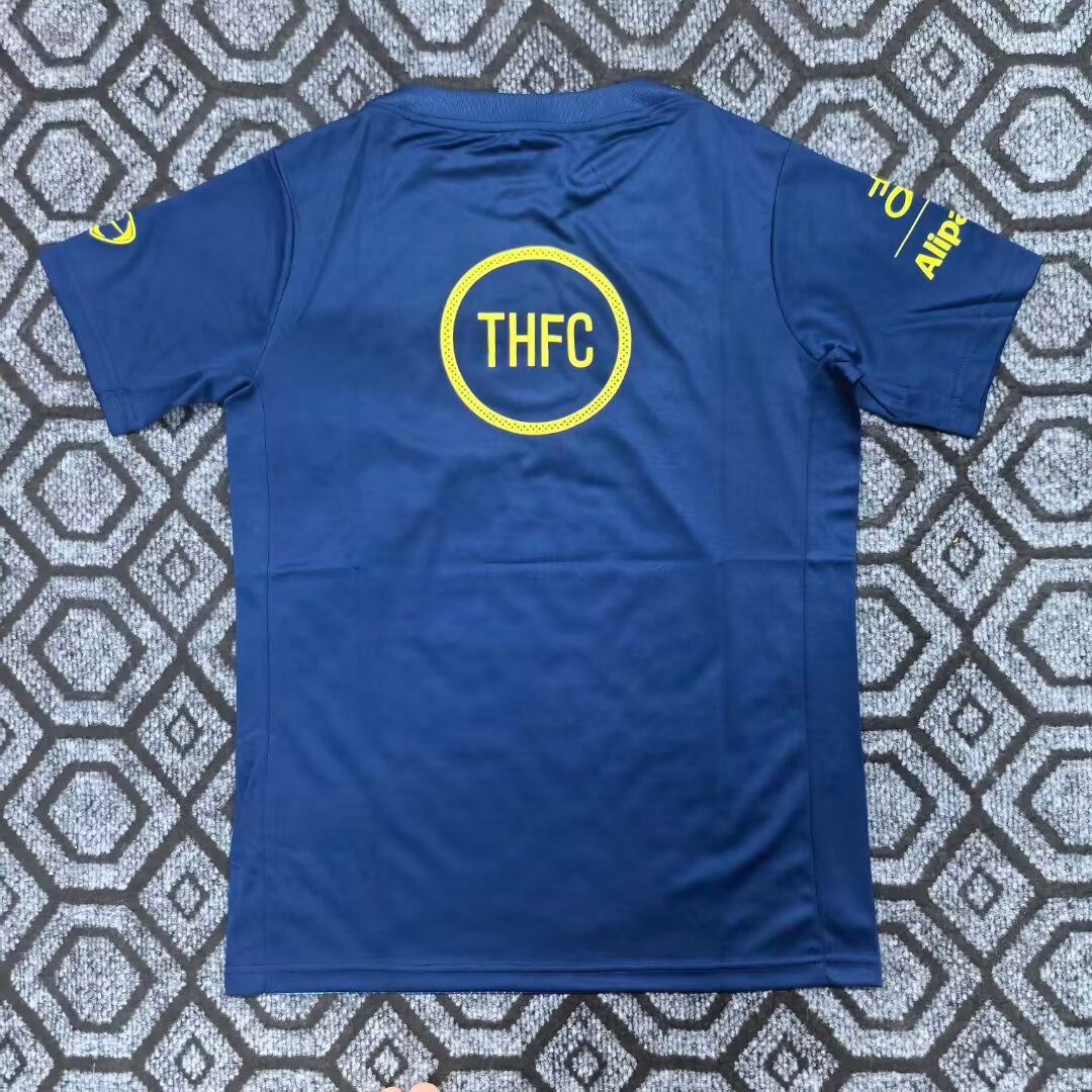 Maillot Tottenham 25/26 Le 12 -ème Maillot, maillot de football avec logo et design officiel, vue de face.