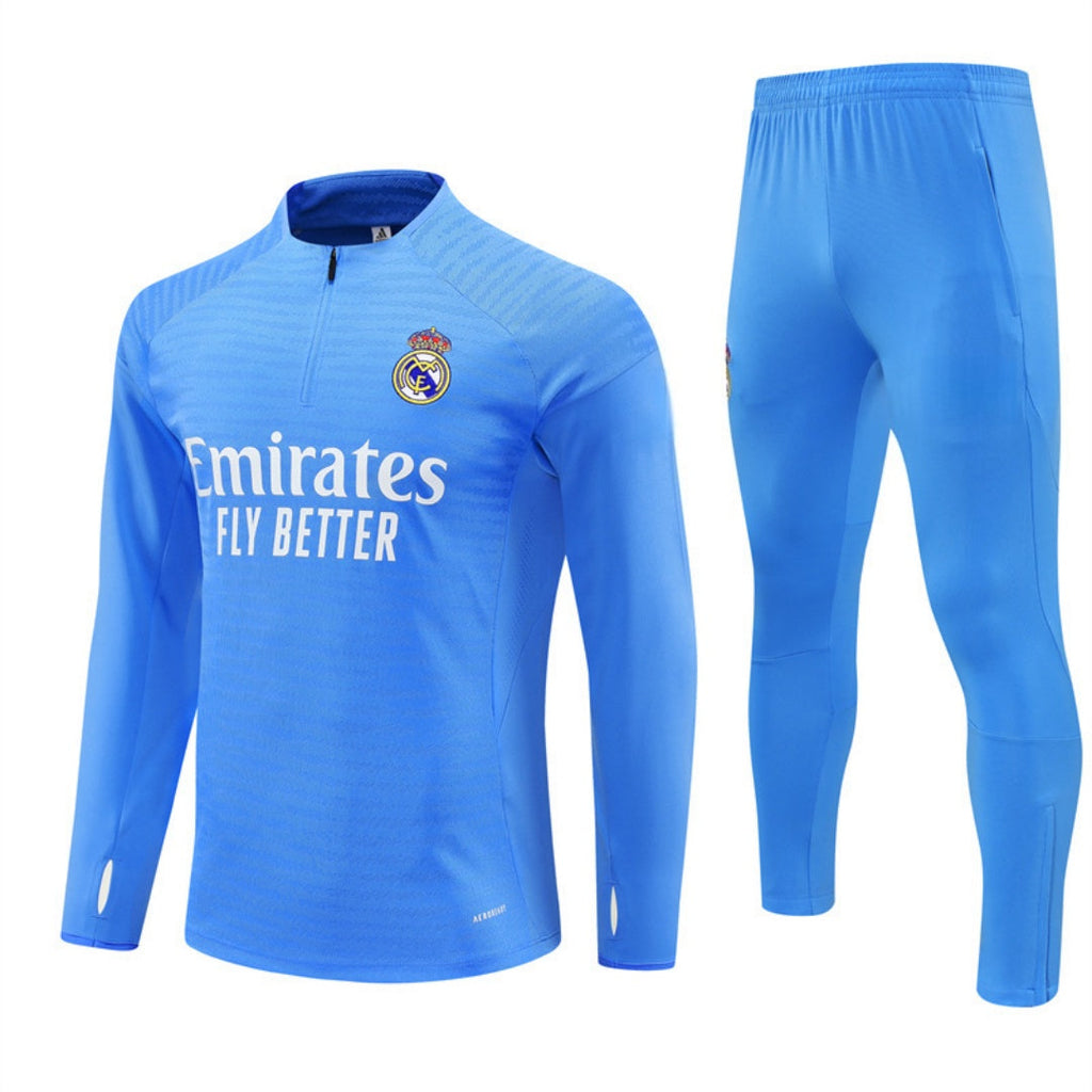 Ensemble Maillot Real Madrid bleu 25/26, marque Le 12 -ème, vue front avec détails du logo et design sportif.
