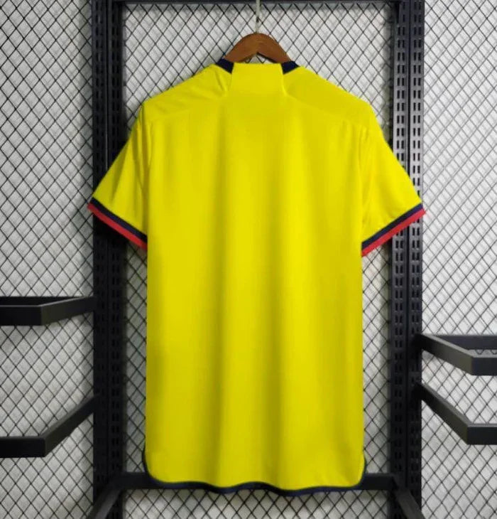 Maillot Colombie saison 2023-2024 de la marque Le 12, édition spéciale, avec design distinctif et couleurs nationales.