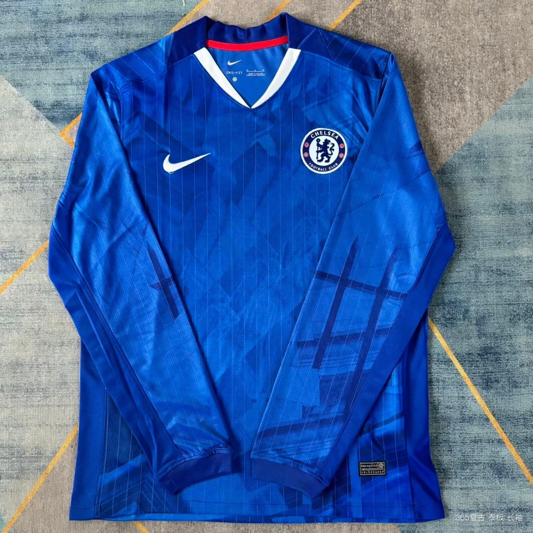 Maillot domicile Chelsea 25/26 à manches longues, marque Le 12 -ème Maillot, vue de face avec logo et couleurs officielles.