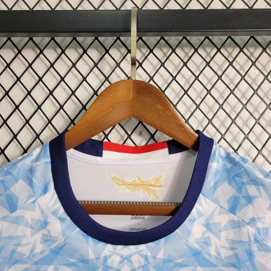 Maillot de football Japon rétro 2016-2017, Le 12 -ème Maillot, vue de face avec logo et design vintage.