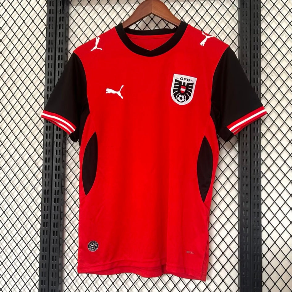 Maillot domicile Autriche 25/26 de Le 12 -ème Maillot, maillot de football avec drapeau autrichien et logo.