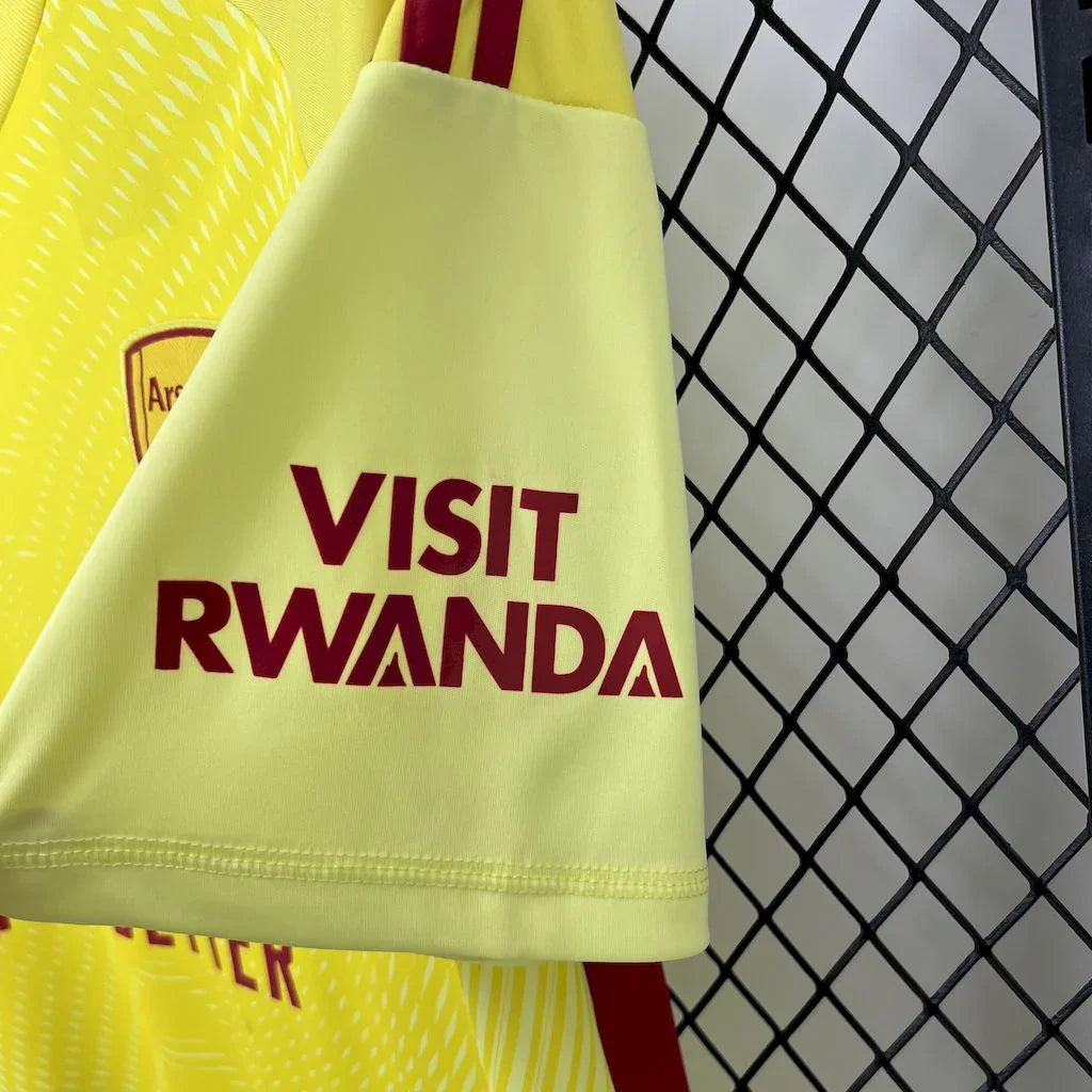 Maillot de gardien Arsenal 2025-26, blanc avec logo Le 12 -ème Maillot, vue frontale sur le maillot.