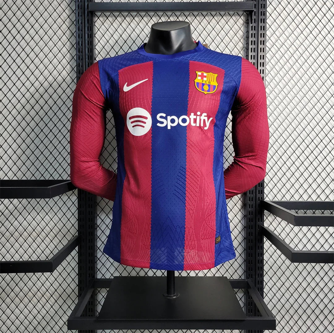 Maillot FC Barcelone manches longues 2023-24 Le 12 -ème Maillot, maillot de football bleu avec logo et détails du club.