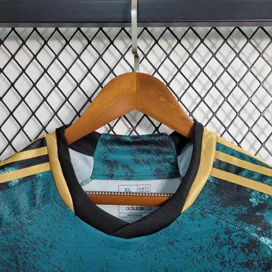Maillot spécial de l'Allemagne 2023-2024 de la marque Le 12, vue de face avec détails de la conception et logo national.