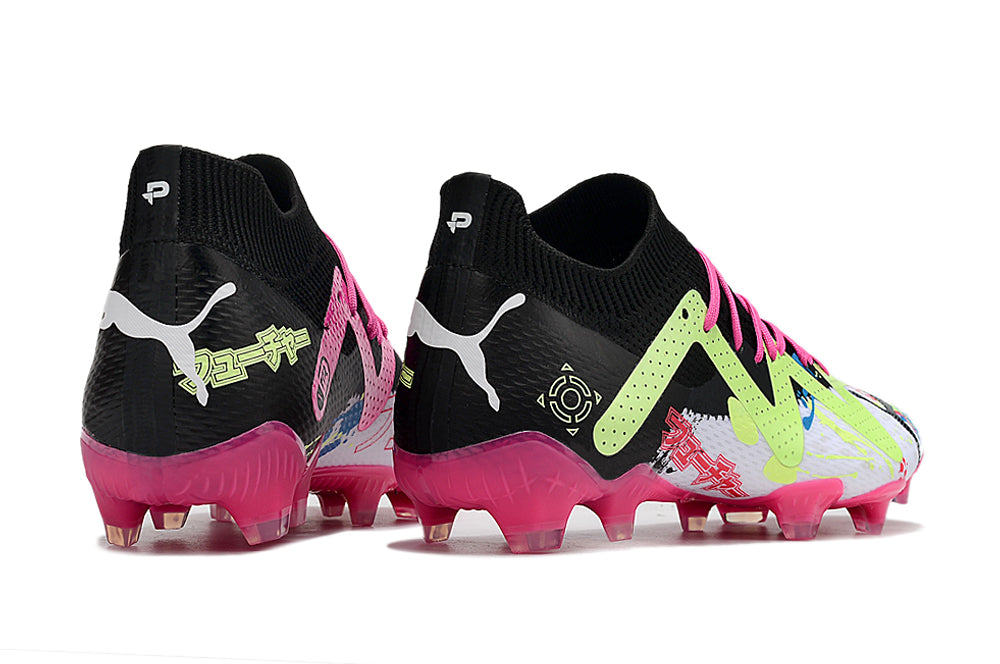 Crampons Future Ultimate FG de Le 12 -ème Maillot, vue rapprochée montrant les pointes en acier pour football en extérieur.