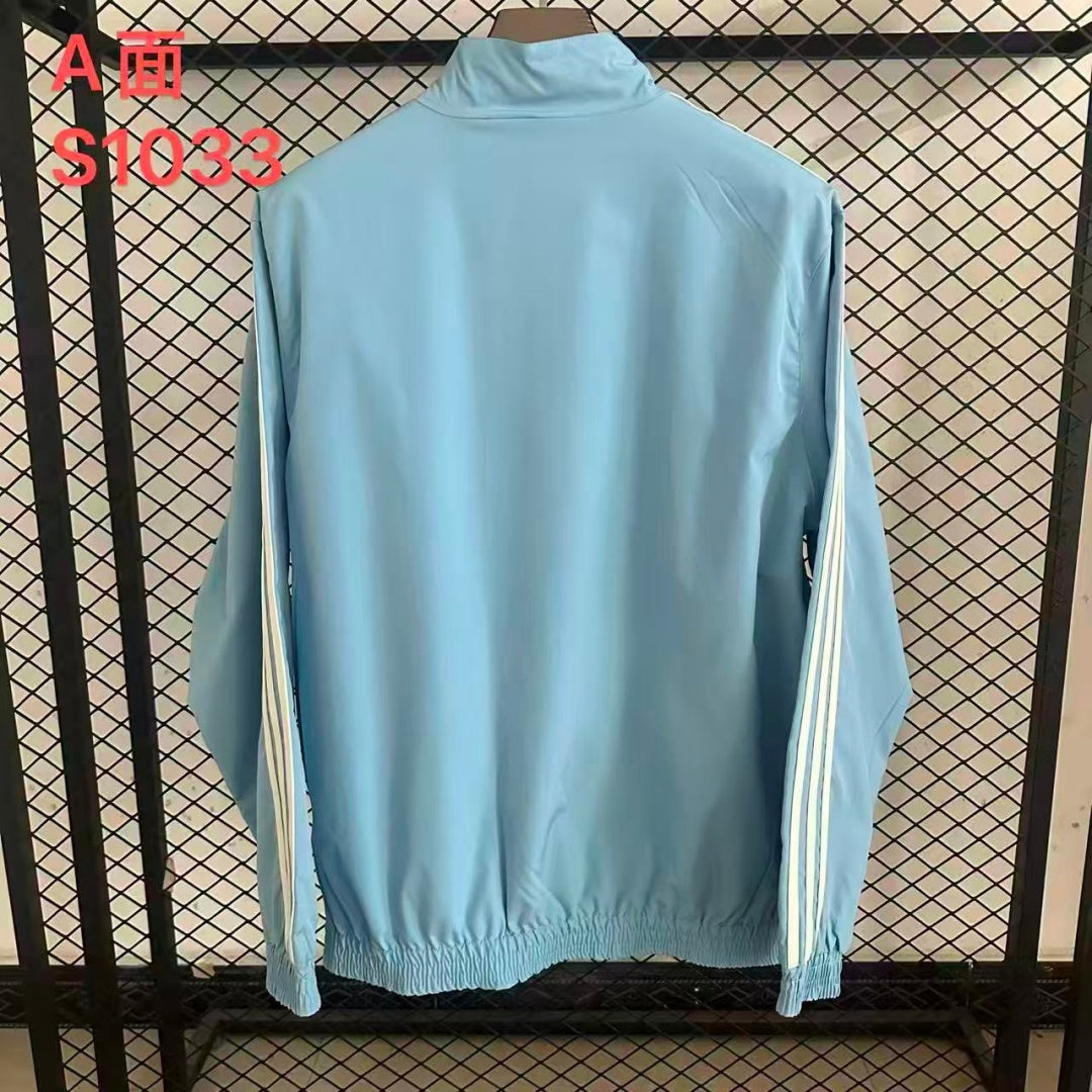 Veste coupe-vent réversible Argentine Le 12 -ème Maillot, tissu léger, design coloré, portée sur mannequin.