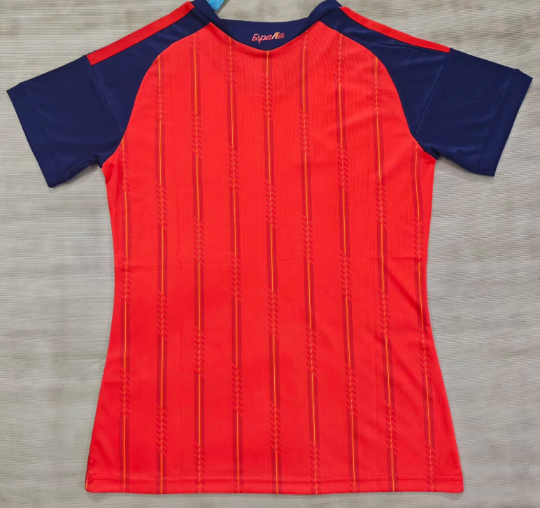 Maillot domicile Espagne 25/26 pour femme de la marque Le 12 -ème Maillot, maillot de football avec logo et couleurs officielles.