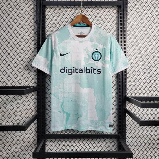 Maillot third de l'Inter Milan 2022/23, maillot de football Le 12-ème Maillot, devant avec logo et design moderne.