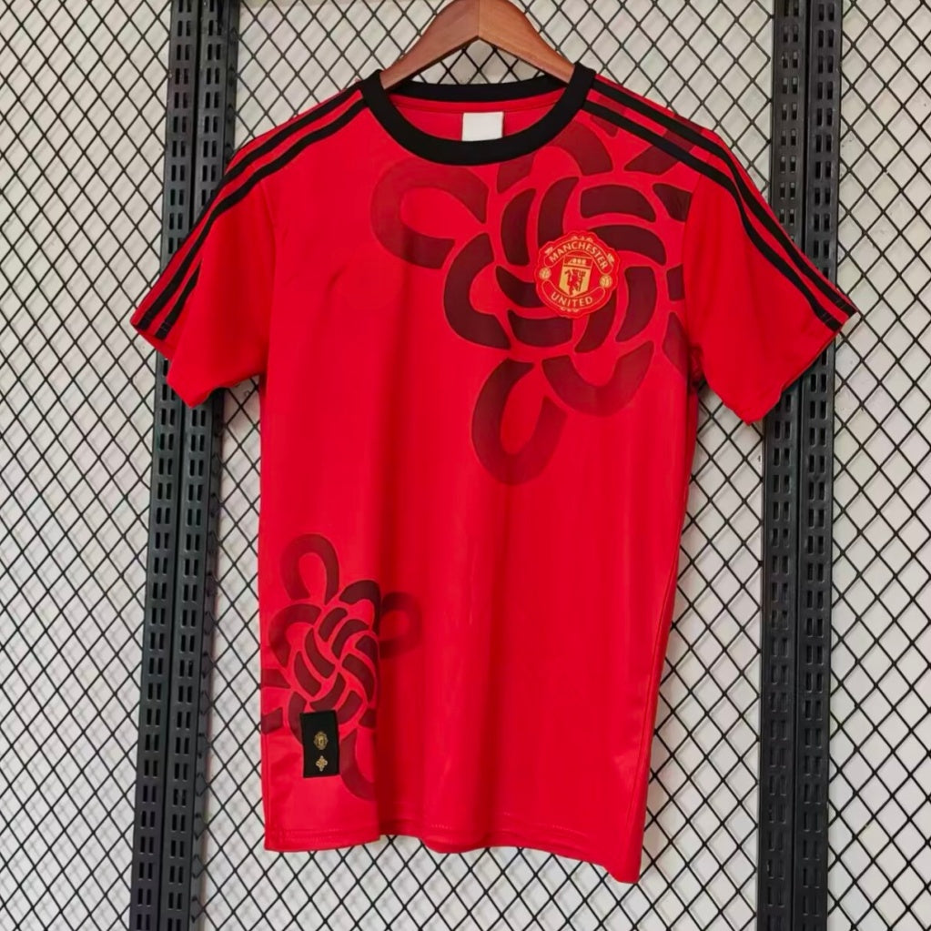 Maillot rouge Manchester United 25/26 Le 12 -ème Maillot, maillot de football officiel avec logo et détails du club.
