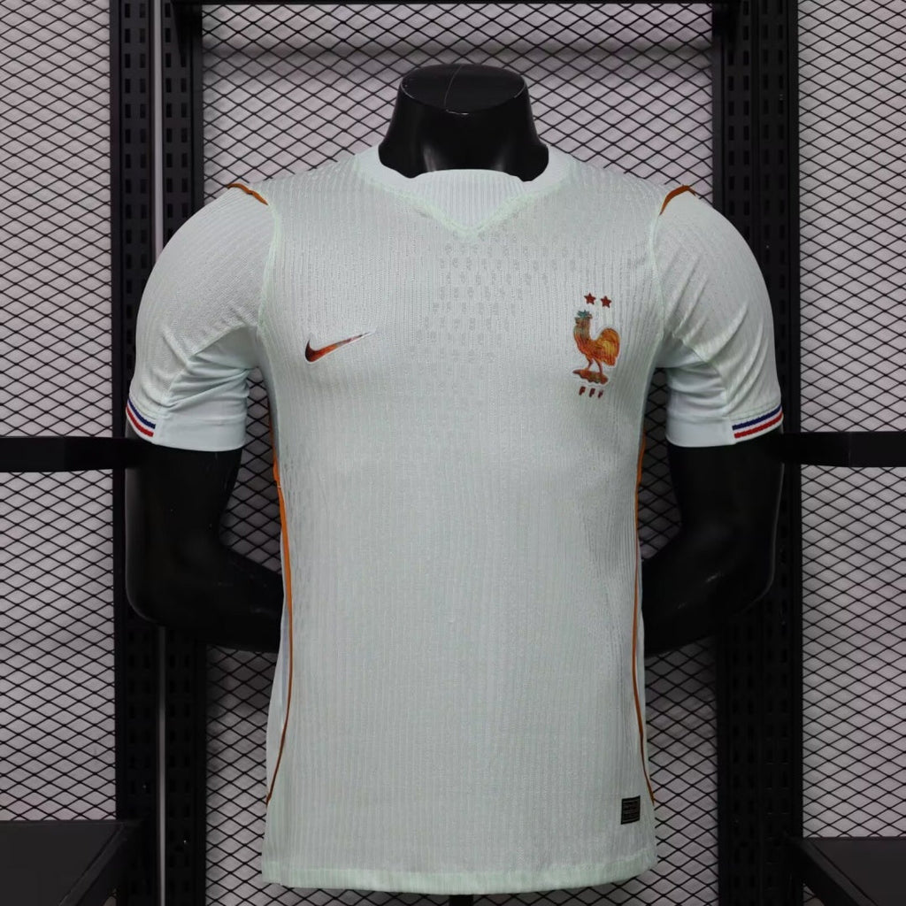 Maillot de football France vert pour joueur, marque Le 12 -ème Maillot, détails du design et logo visibles.