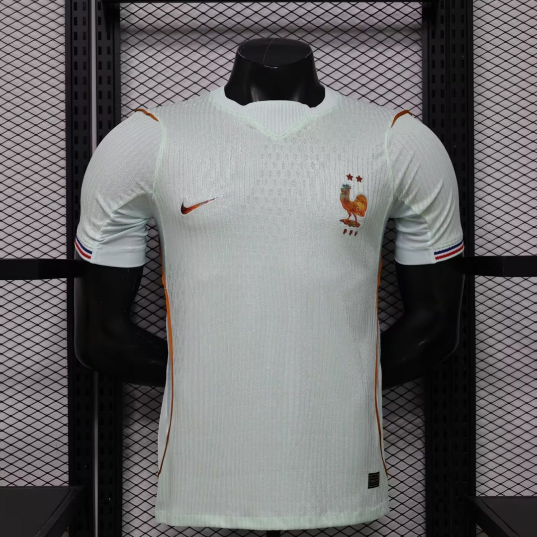 Maillot de football France vert pour joueur, marque Le 12 -ème Maillot, détails du design et logo visibles.