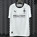 Maillot domicile Borussia Mönchengladbach 25/26, marque Le 12 -ème Maillot, blanc avec détails verts et noirs, vue de face