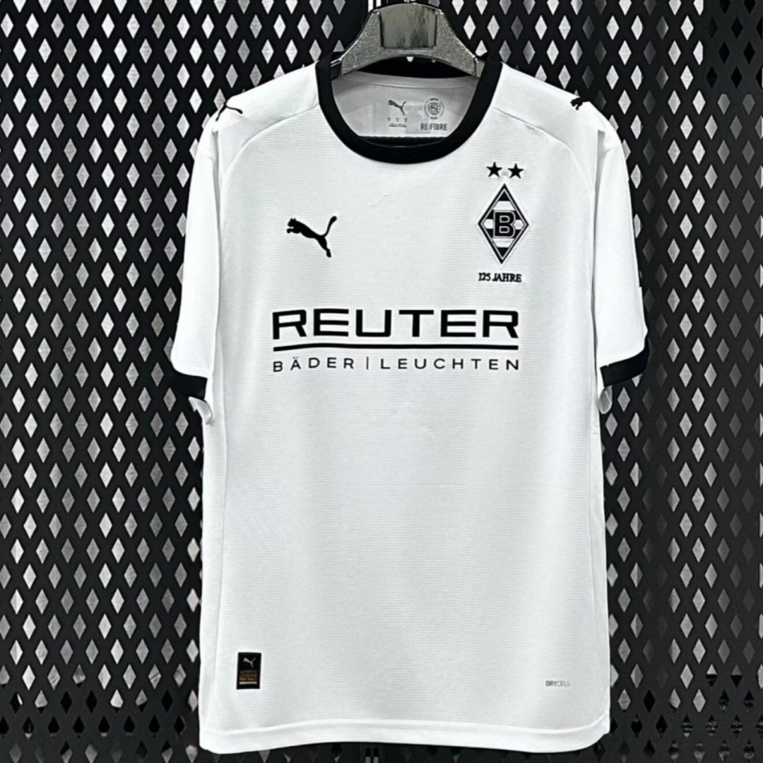 Maillot domicile Borussia Mönchengladbach 25/26, marque Le 12 -ème Maillot, blanc avec détails verts et noirs, vue de face