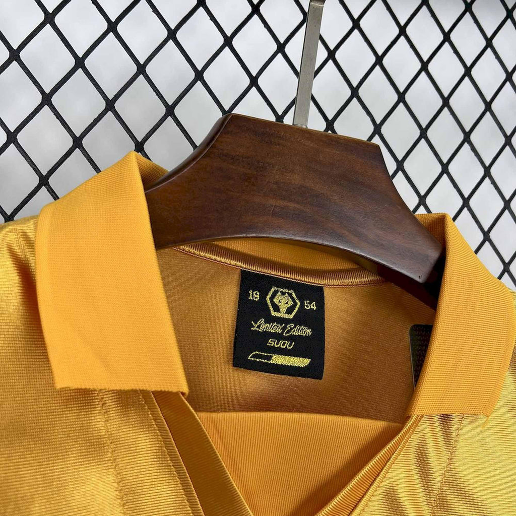 Maillot concept Wolves 2025-26 de Le 12 -ème Maillot, maillot de football avec logo et design moderne, vue de face.