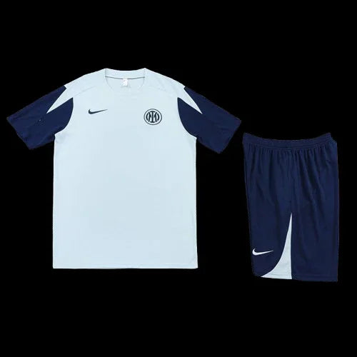 Ensemble Inter Milan Le 12 -ème Maillot, maillot de football noir et bleu avec logo de l'équipe et détails du club.