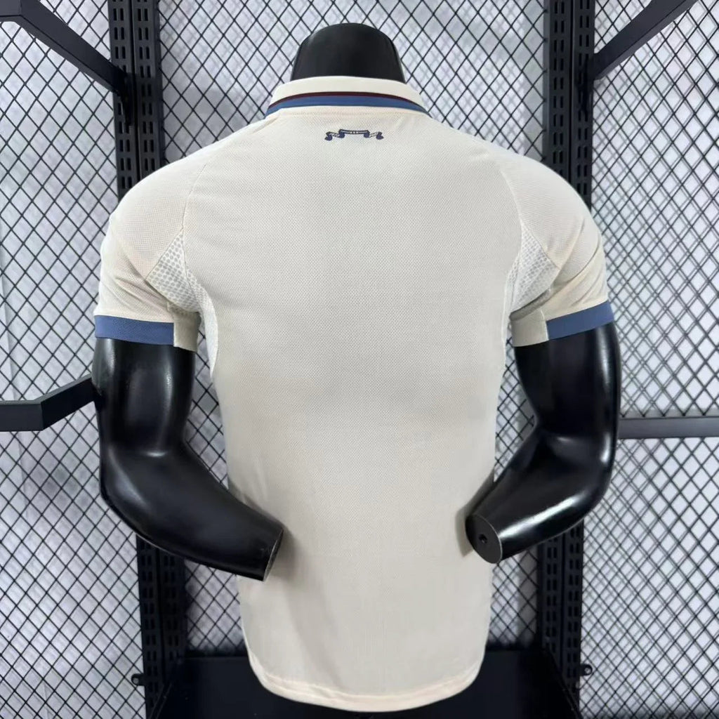 Maillot de football Ajax 2025-26 Le 12 -ème Maillot, jersey bleu avec logo Ajax et détails modernes visible en gros plan
