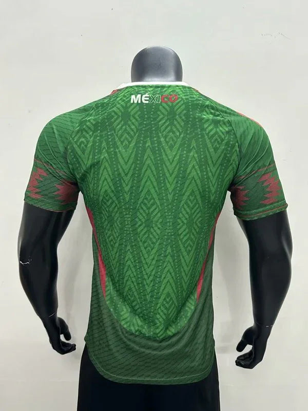 Maillot de football Mexique 2025-26, modèle Le 12 -ème Maillot, vue de face avec logo et design coloré sur le maillot.