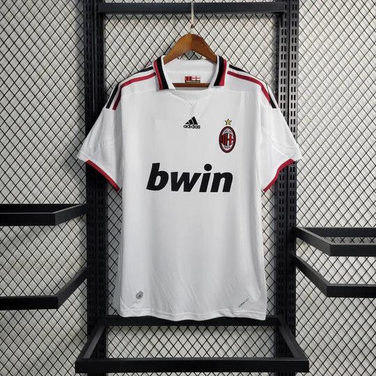 Maillot rétro de football Milan AC 2009-2010, marque Le 12 -ème Maillot, vue de face avec logo et détails du design.