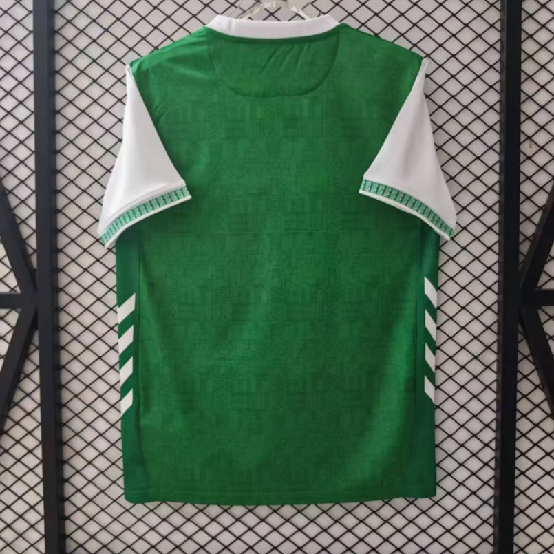 Maillot domicile Saint Etienne 25/26 Le 12, maillot de football avec logo et couleurs officielles, vue de face.