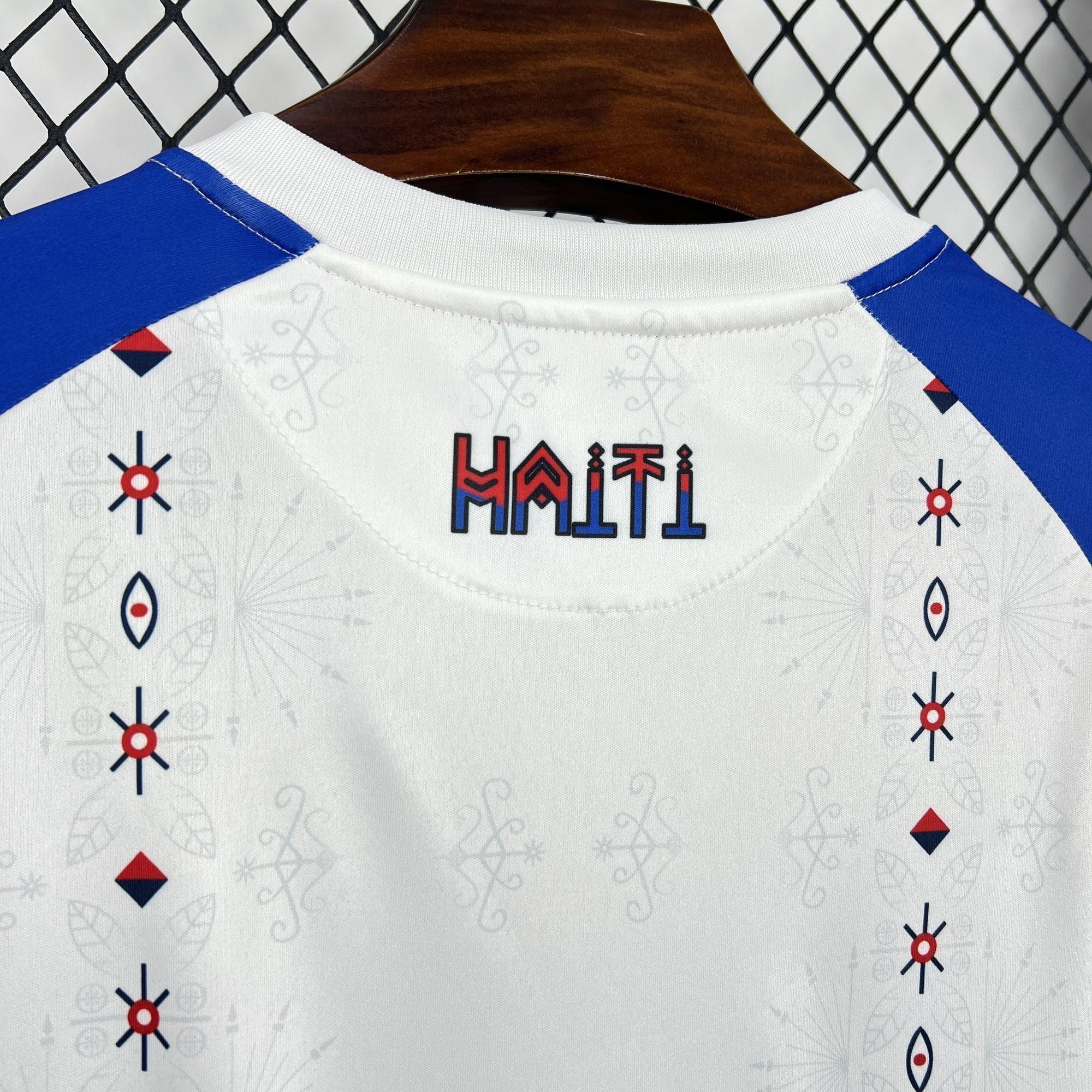 Maillot Haïti Coupe du Monde 2026 Le 12 -ème Maillot, bleu avec logo national, vue frontale sur le maillot de football.