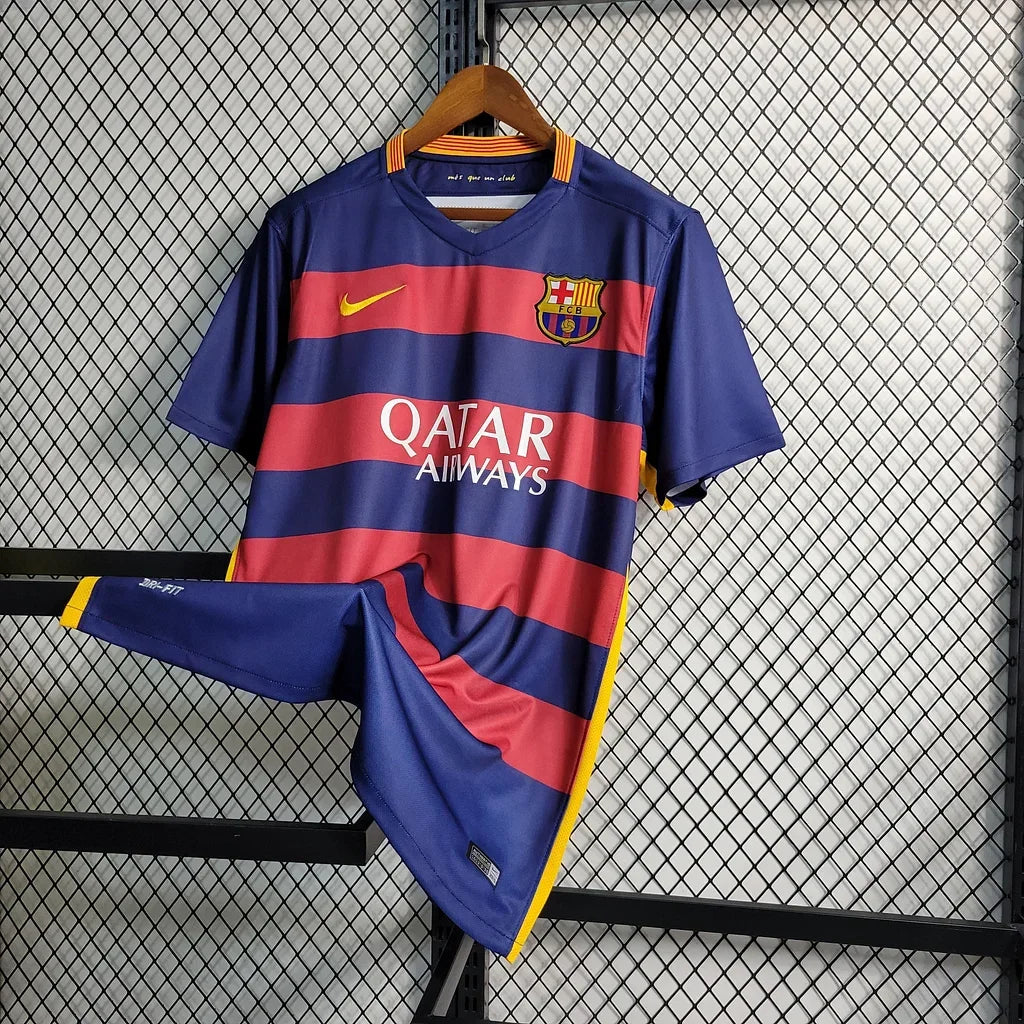 Maillot rétro FC Barcelone 2015-2016 Le 12ème Maillot, maillot de football bleu avec logo blaugrana et détails vintage.
