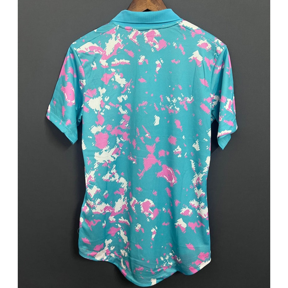 Maillot de football Inter Miami Le 12, taille 25/26, en tissu léger avec logo et détails colorés, vue de face.