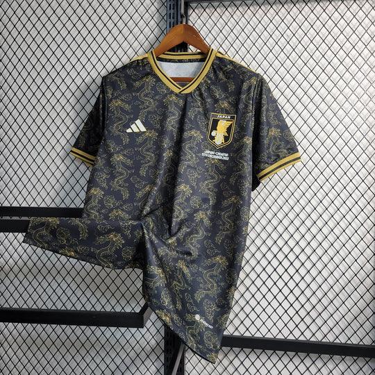 Maillot de football Japon 2023-2024 Dragon, marque Le 12 -ème Maillot, avec design coloré et logo national visible.