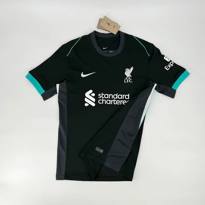 Maillot extérieur Liverpool 2024-2025 Le 12-ème Maillot, maillot de football avec logo et design officiel.