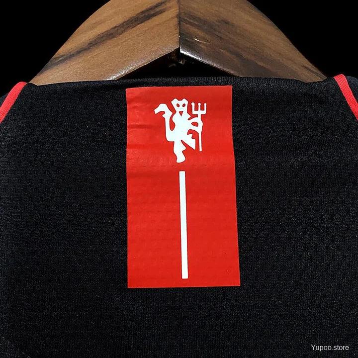 Maillot Manchester United rétro 2007-2008 Le 12-ème Maillot, maillot de football vintage avec logo et couleurs classiques.