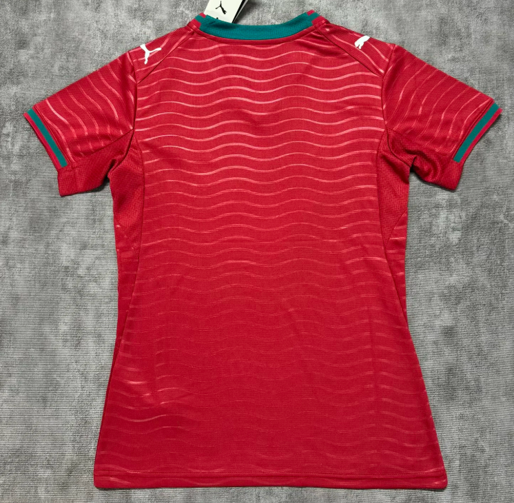 Maillot domicile Portugal 25/26 pour femme, Le 12 -ème Maillot, chemise de football avec logo et design rouge et vert