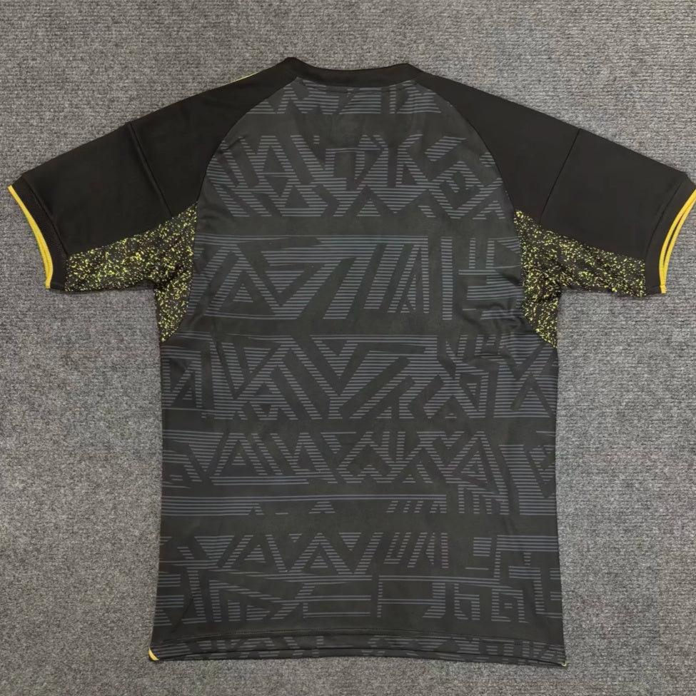 Maillot de football Mexique 25/26 Le 12 -ème Maillot, noir, taille B, vue de face avec logos et détails du design.
