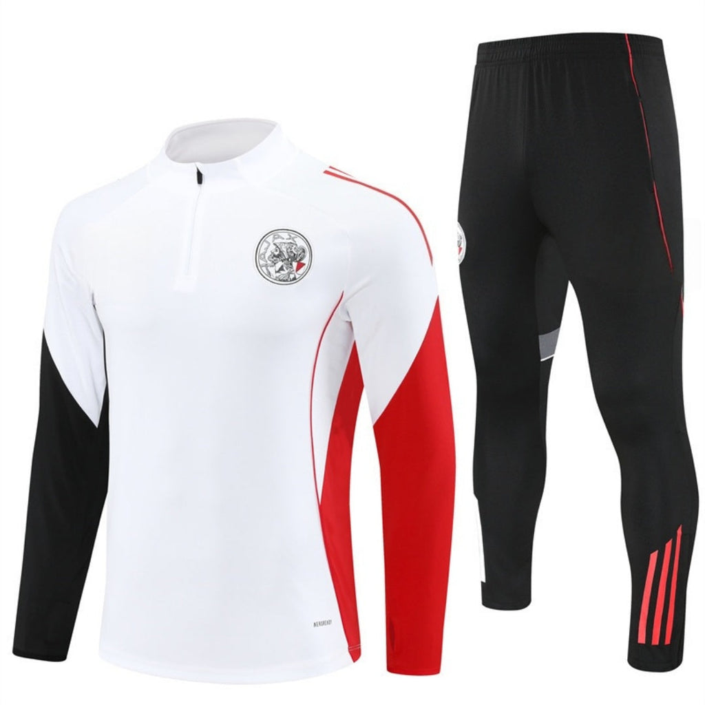 Ensemble Ajax blanc pour enfants, maillot et short de la marque Le 12 -ème Maillot, look sportif et confortable.