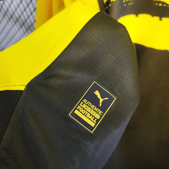Maillot Dortmund 2023 2024 à manches longues de la marque Le 12 -ème Maillot, vue de face avec logo et détails du design.