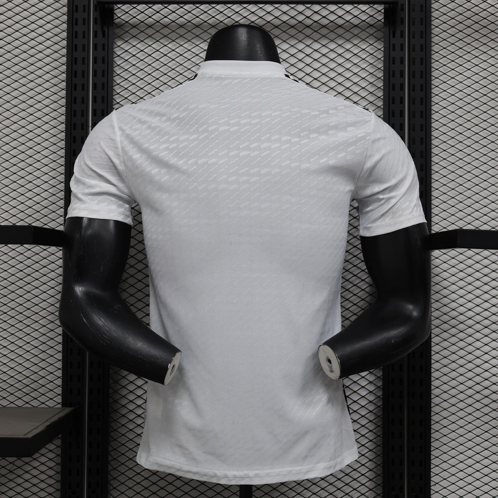 Maillot de football Japon Concept 2025-2026 de la marque Le 12 -ème Maillot, vue de face avec design moderne.