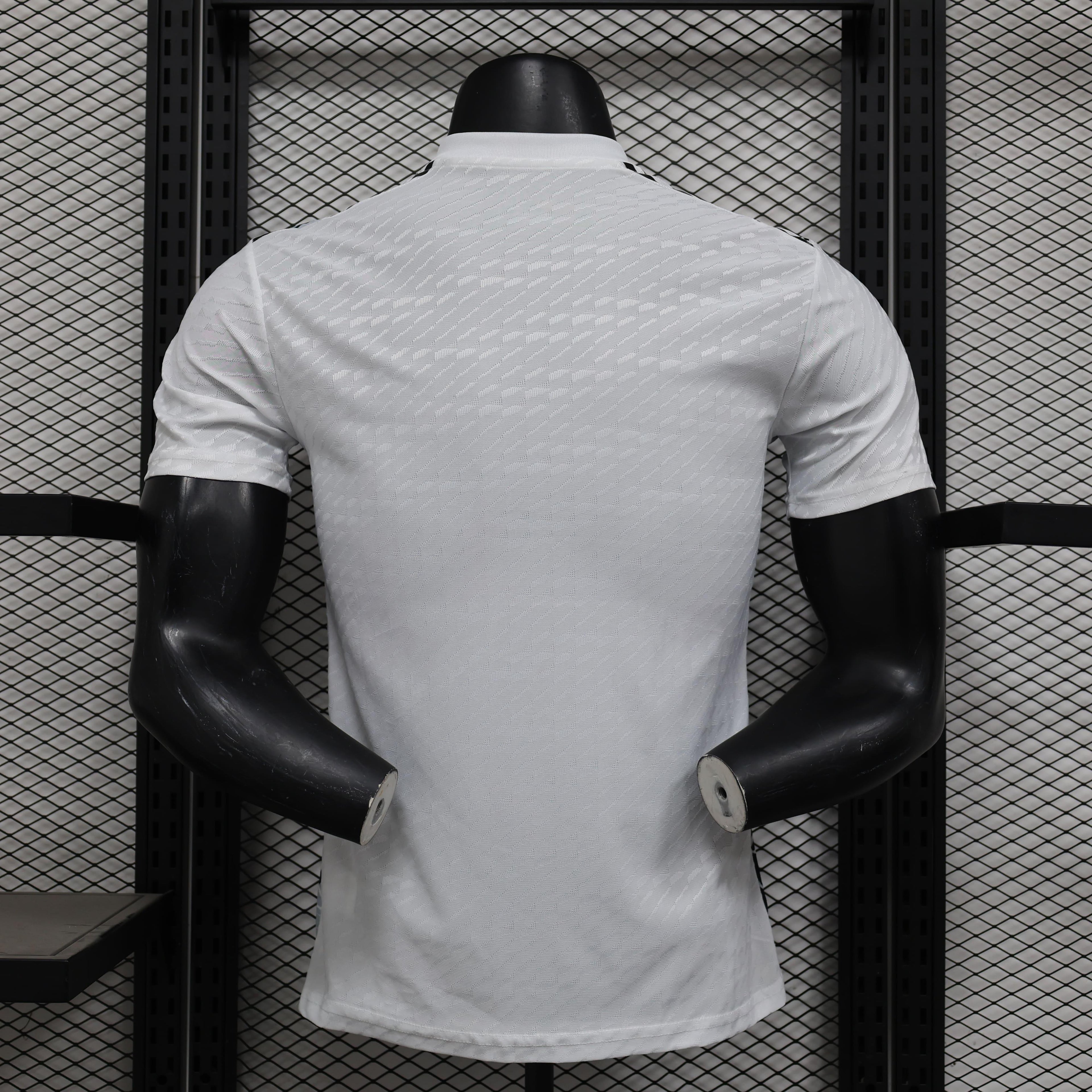Maillot de football Japon Concept 2025-2026 de la marque Le 12 -ème Maillot, vue de face avec design moderne.