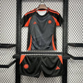 Kit enfant Colombie extérieur 2024 de Le 12 -ème Maillot, maillot de football pour enfant avec logo et design coloré.
