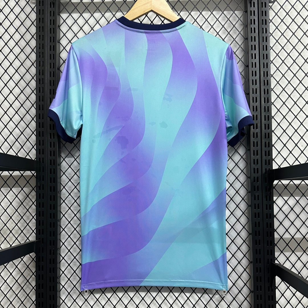 Maillot third Arsenal 2024/2025 Le 12 -ème Maillot, maillot de football bleu avec logo et motifs distinctifs.