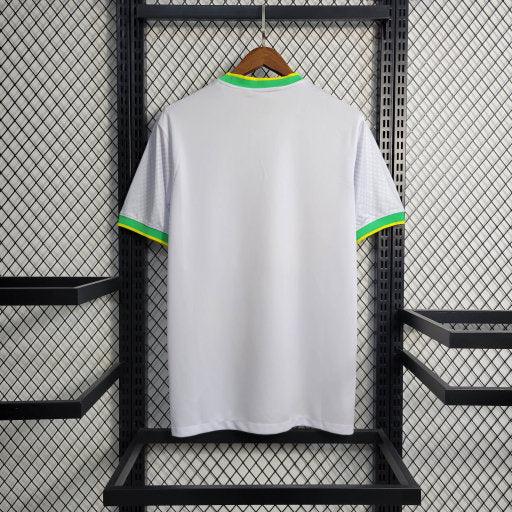 Maillot Brésil édition spéciale Le 12, maillot de football avec logo du Brésil, couleurs vert, jaune et vert foncé, vue frontale