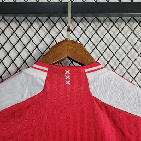 Maillot domicile Ajax saison 2023-2024 de Le 12 -ème Maillot, maillot de football avec logo de l'équipe et design officiel.