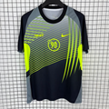 Maillot de football noir Le 12 -ème Maillot taille 25/26 90, tissu léger et design sportif visible sur l'image.