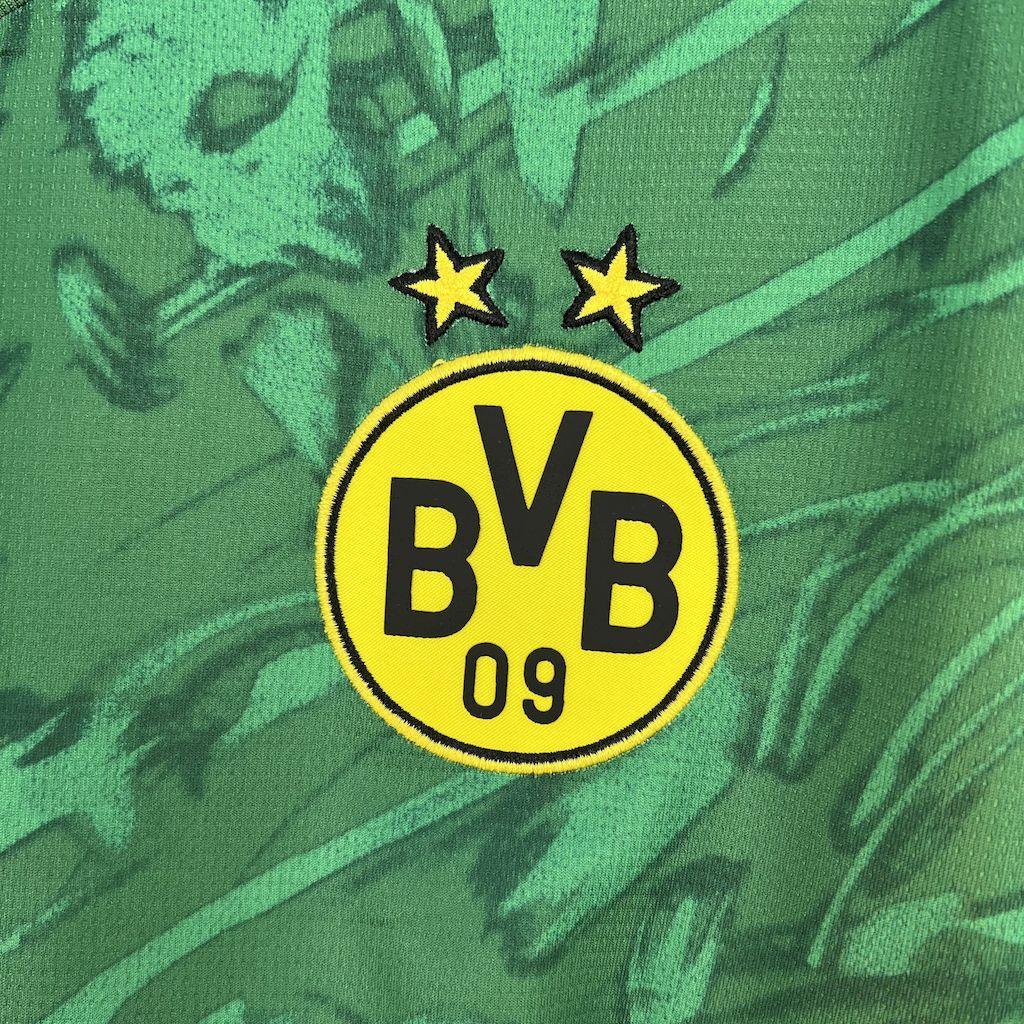 Maillot de gardien Dortmund 2024-25 Le 12-ème Maillot, maillot de football avec logo du Borussia Dortmund visible.