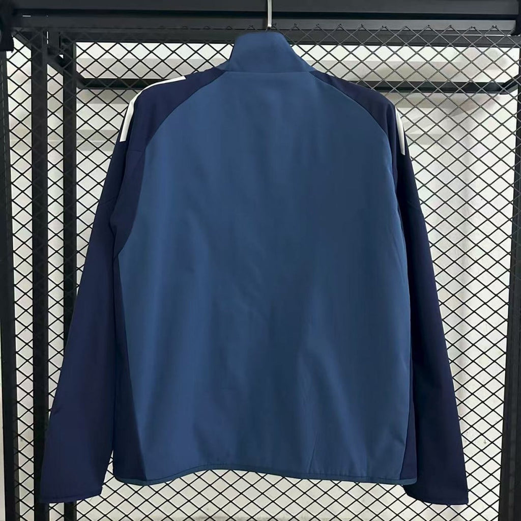 Veste coupe-vent réversible Arsenal Le 12 -ème Maillot, tissu léger, logo Arsenal visible, côté intérieur et extérieur.