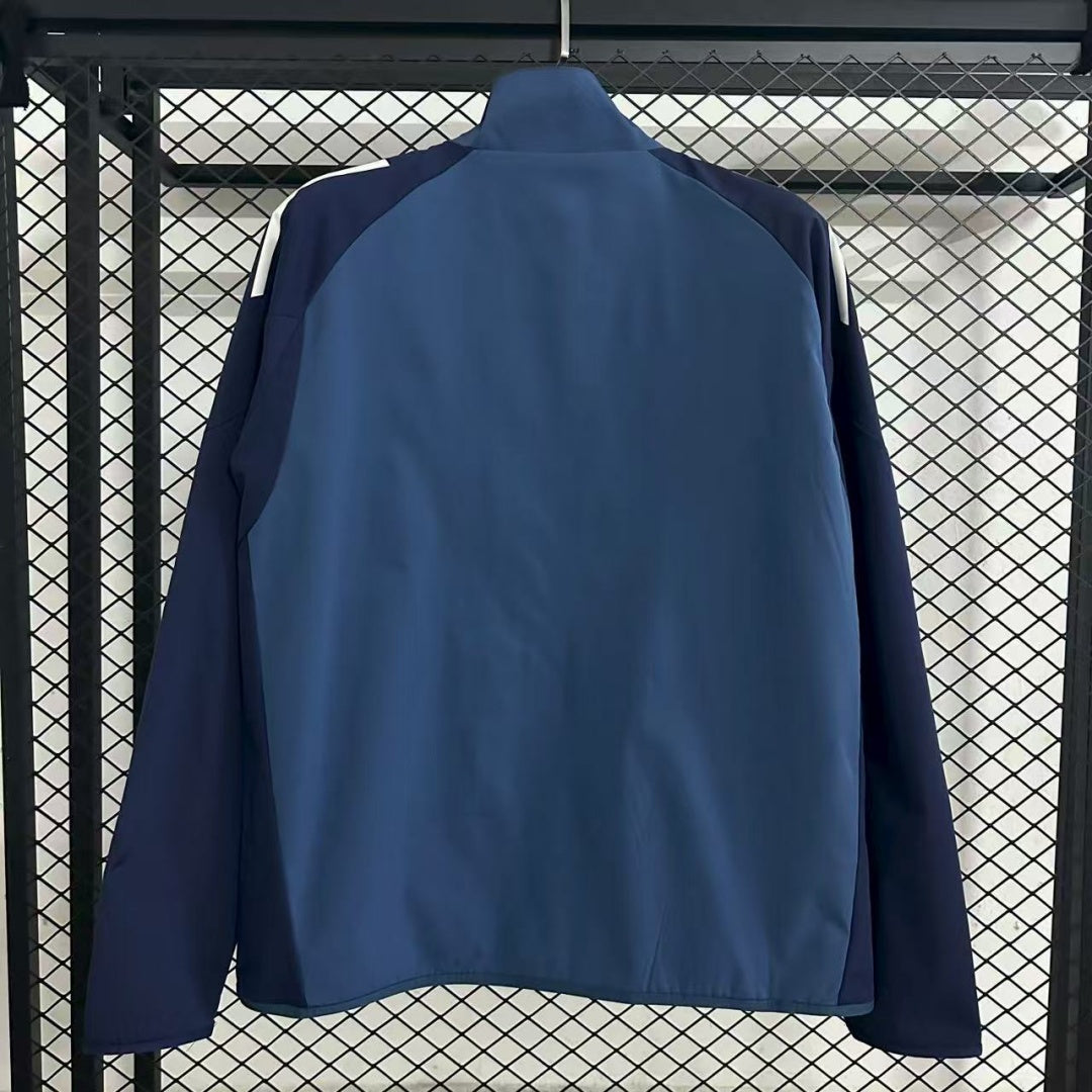 Veste coupe-vent réversible Arsenal Le 12 -ème Maillot, tissu léger, logo Arsenal visible, côté intérieur et extérieur.